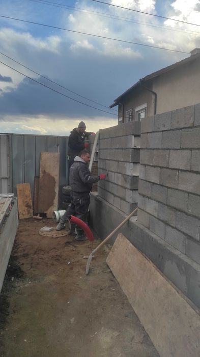 Строителни услуги, ограждане, фундаменти, полагане на паваж,ремонти