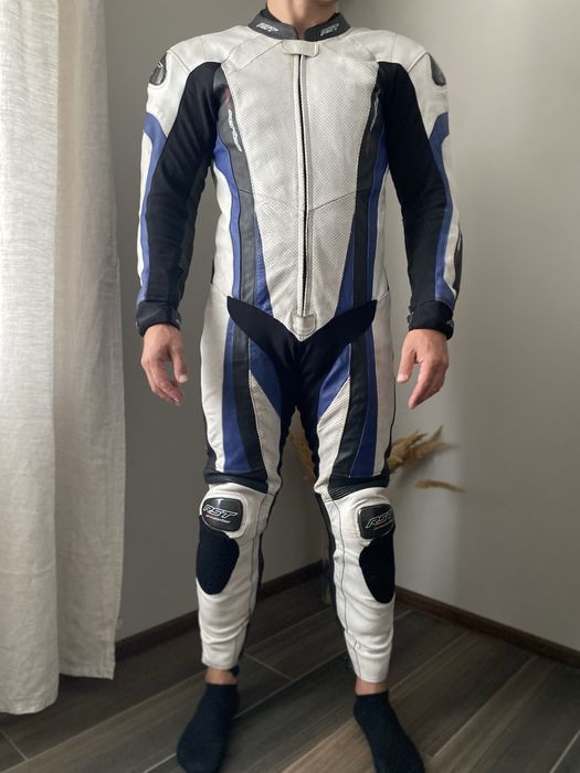 Цял  екип Rst pro serias carbon 54 56 кожен екип