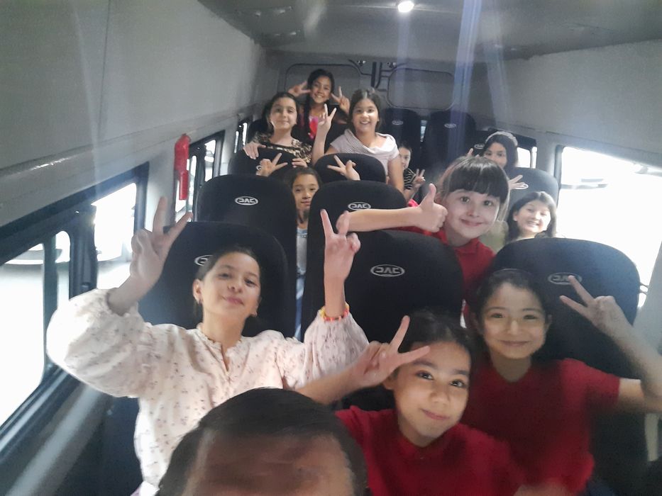 Минивэн до 12 чел и микроавтобус до 20 человек.