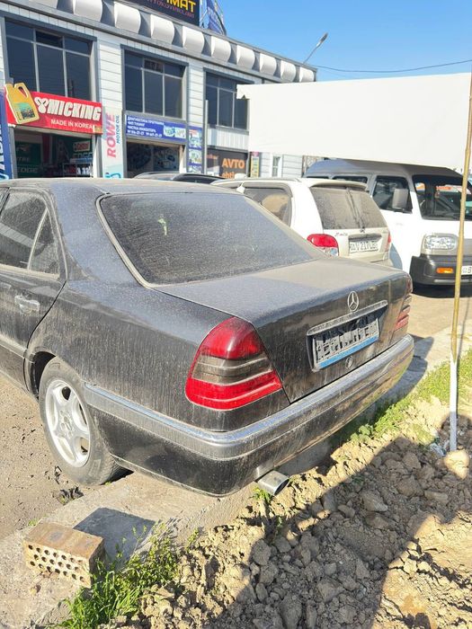 Mercedes benz c202 qora rang