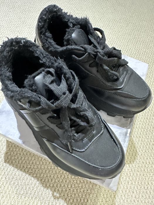 Продам кроссовки зимние