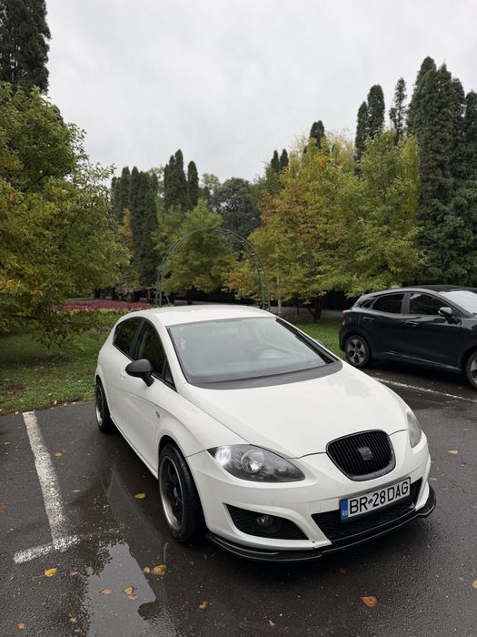 Seat Leon 2010 benzină, 3.300 € — imagine 1