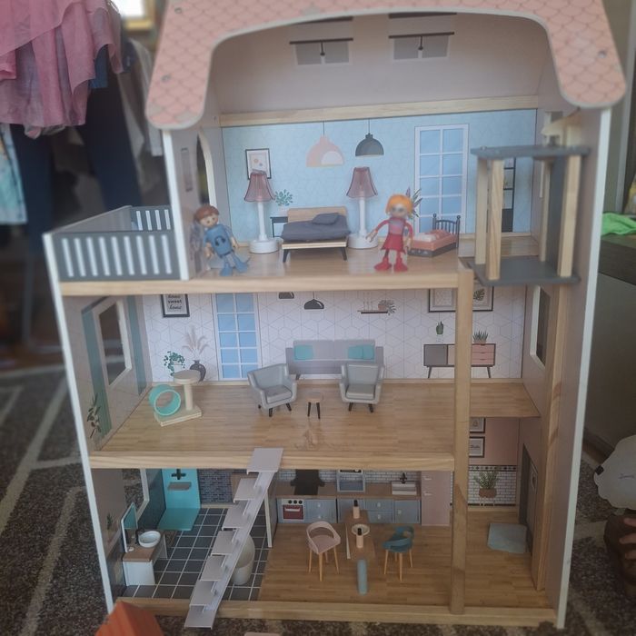 Casa de papusi din lemn