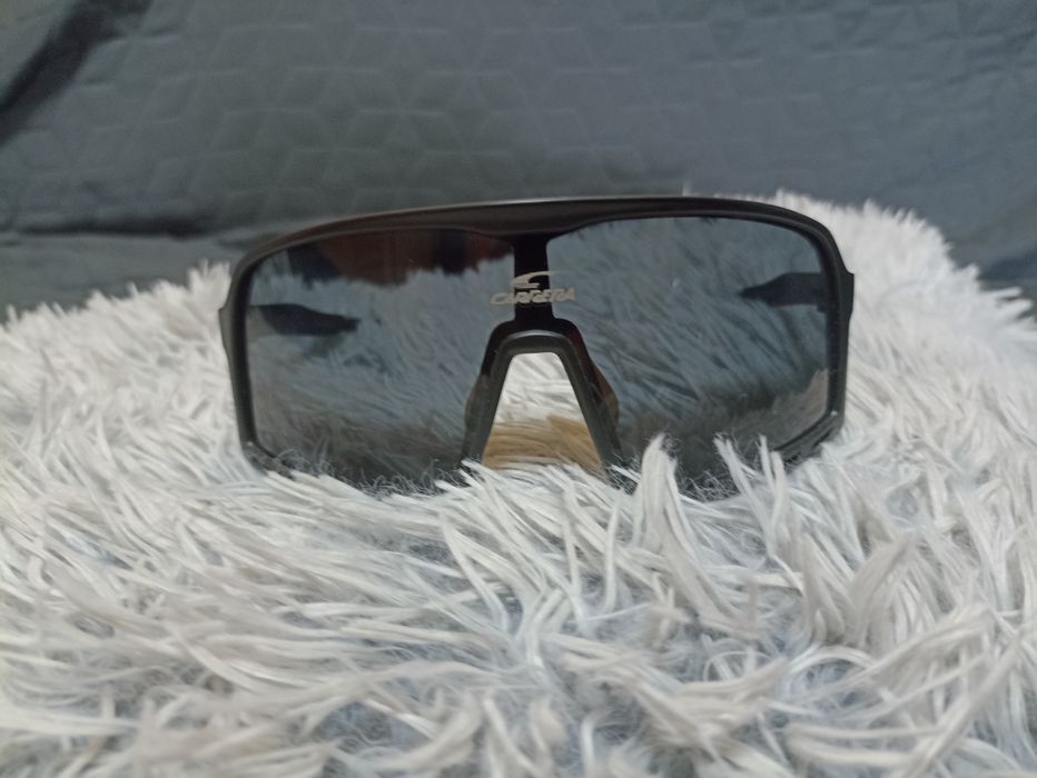 Продавам чисто нови очила на CARRERA.