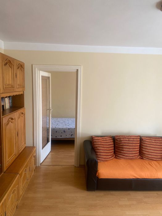 Dau în chirie apartament