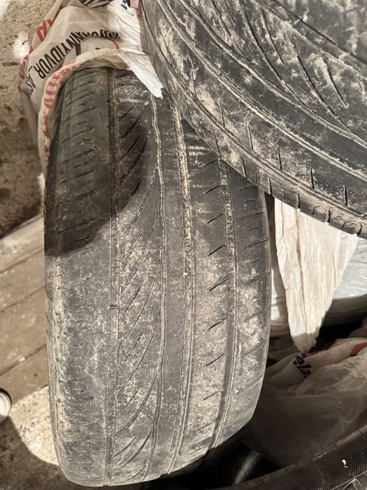 Резину продам комплект.