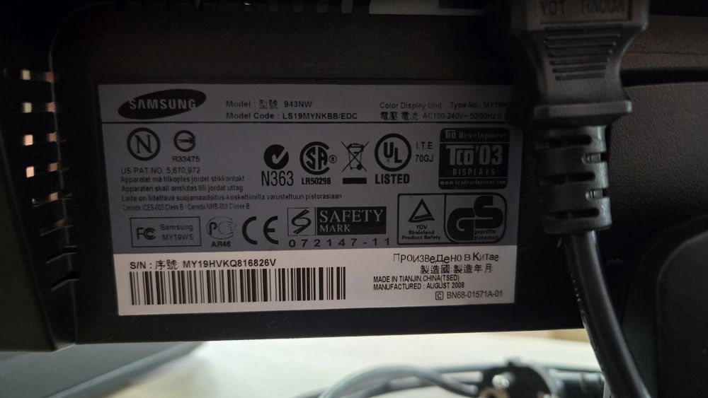 Монитор Samsung SyncMaster 943NW