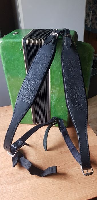 Продается баян трехрядный Мелодия