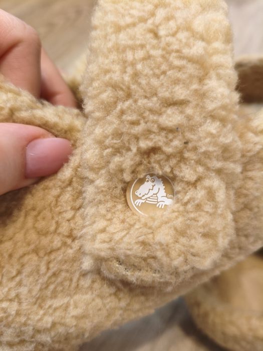 Crocs Classic Cozzzy Slippers pufoși – mărimea 41 – stare foarte bună