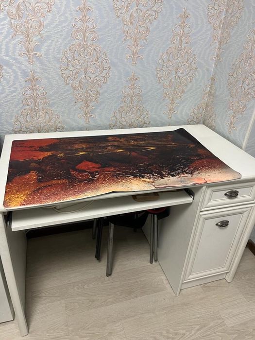 Стол отличный.