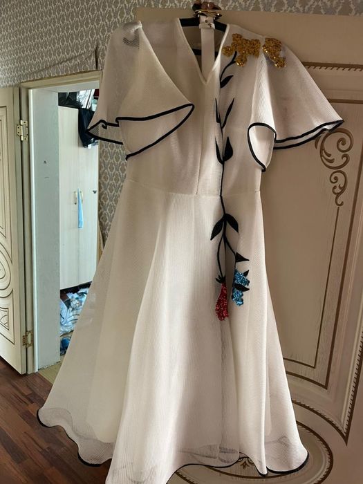 Белый,с цветами,платье