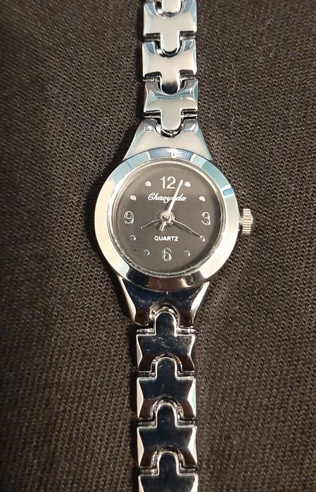 Нов дамски часовник