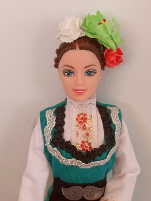 Сувенирна кукла Ирина с народна носия от Пернишкия регион.