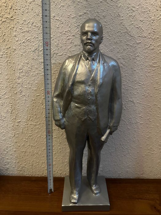 Скульптура Ленина