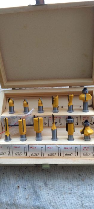 Фрезер по дереву с насадками