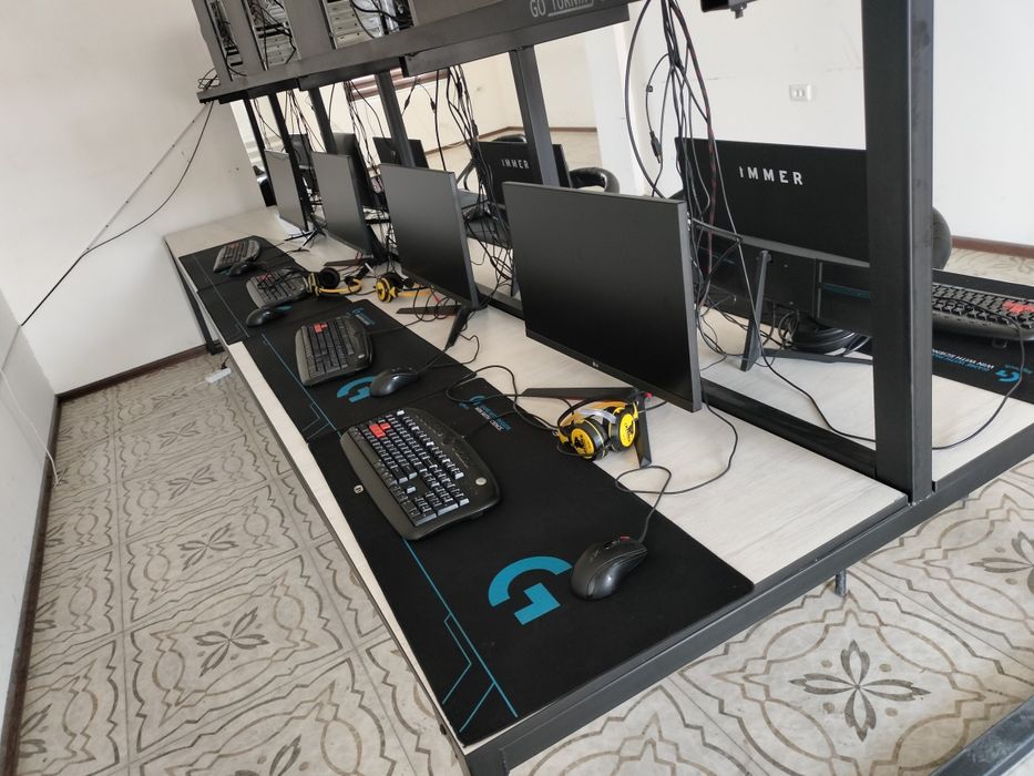 Срочно продам готовый бизнес 10 шт компютеры стол стул...