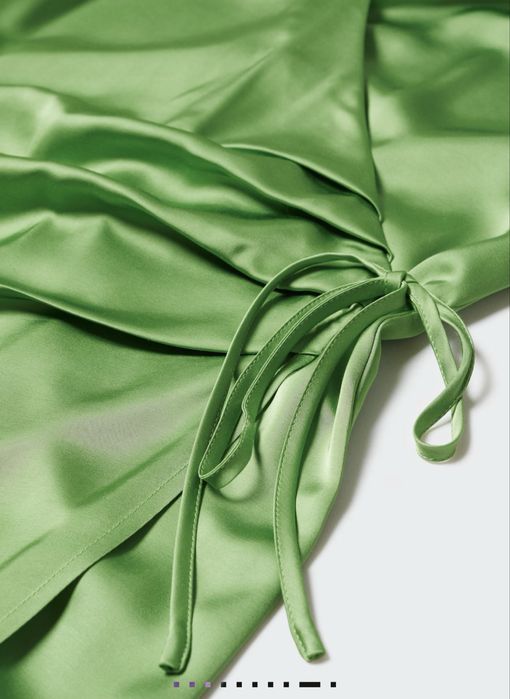 Сатенена драпирана рокля