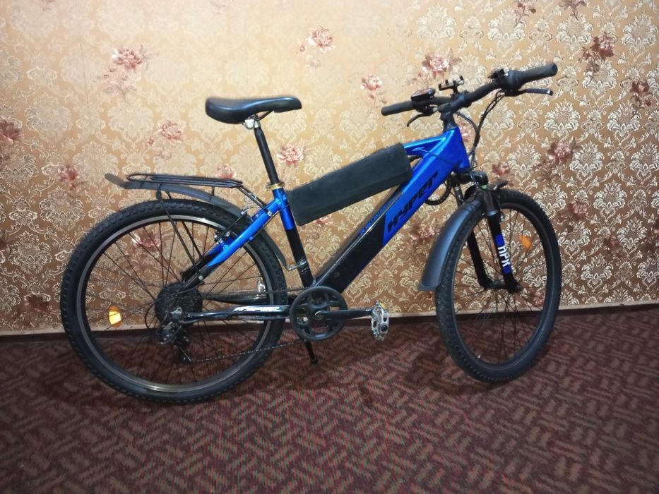 Спортивный электровелосипед с двумя аккумуляторами.