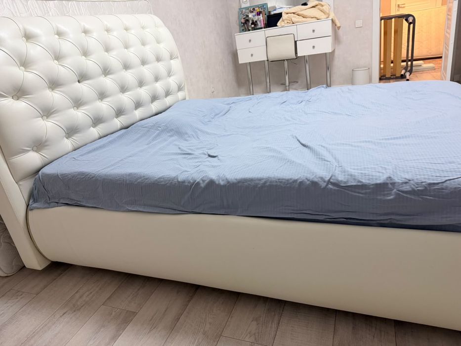 Продается кровать 160х200