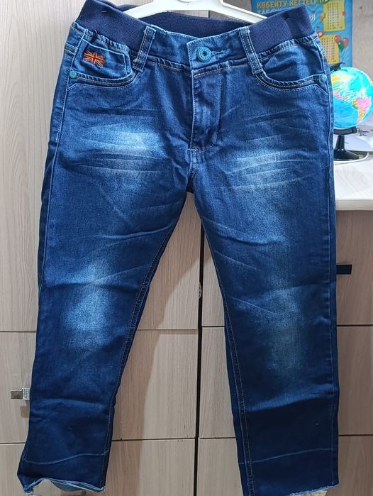 Продам детские джинсы