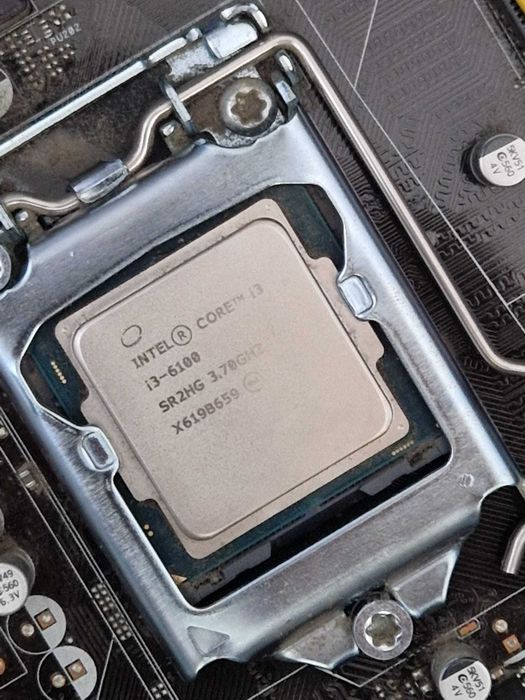 Unitate Intel i3-6100