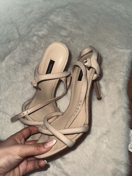 Сандали с ток на Mango