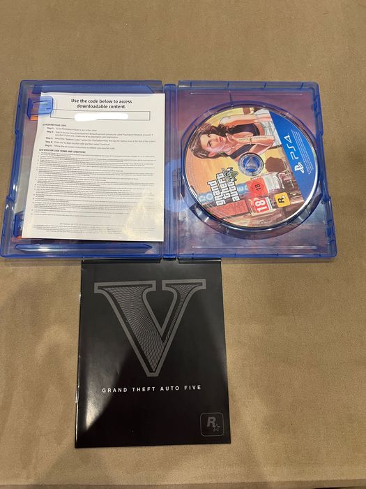 Диск с ГТА5 Premium Edition с промо для ГТА онлайн (НА ПС4)