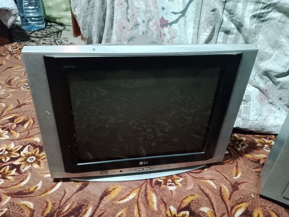 TELVIZOR  soni 2 ta.Holati yaxshi Aksiyasiga  Tunel va 2 ta kalonkacha