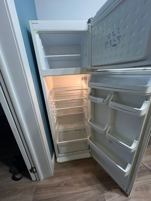 Холодильник vestel