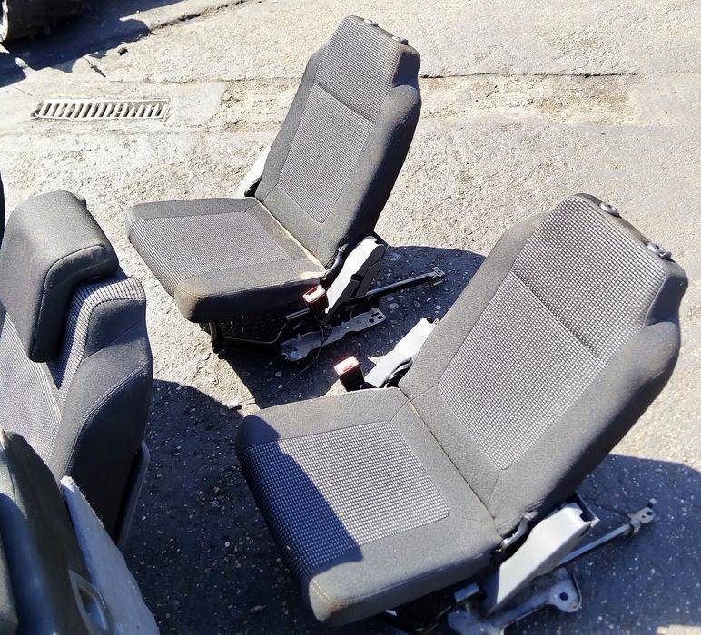 Interior 7 locuri scaune fata/spate Peugeot 5008 ( cu ecrane tetiere )