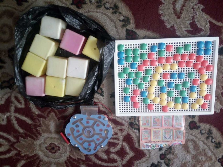 Продаю разные конструкторы и мозаику