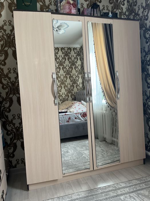 Продам  шифоньер. Комод зеркало &