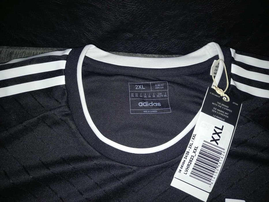 Тениска Adidas на Левски.