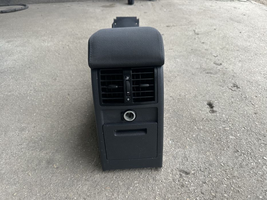 Подлакътник/Централна конзола за Фолксваген Туаран!