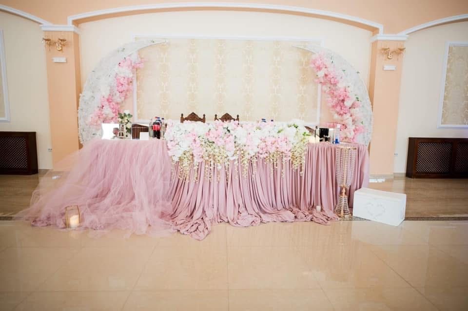 Arcada din flori artificiale