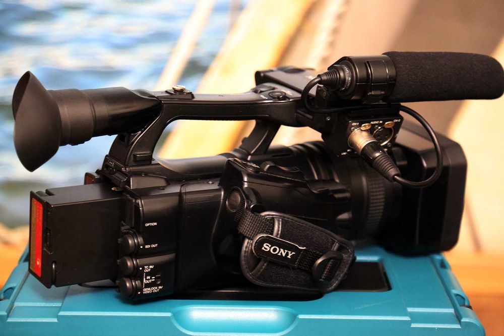 Профессиональная видеокамера Sony PMW-150