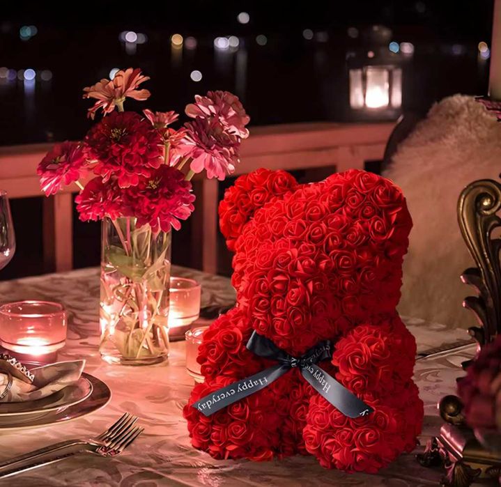 Плюшено мече с LED рози - подарък за мама, момиче, баба