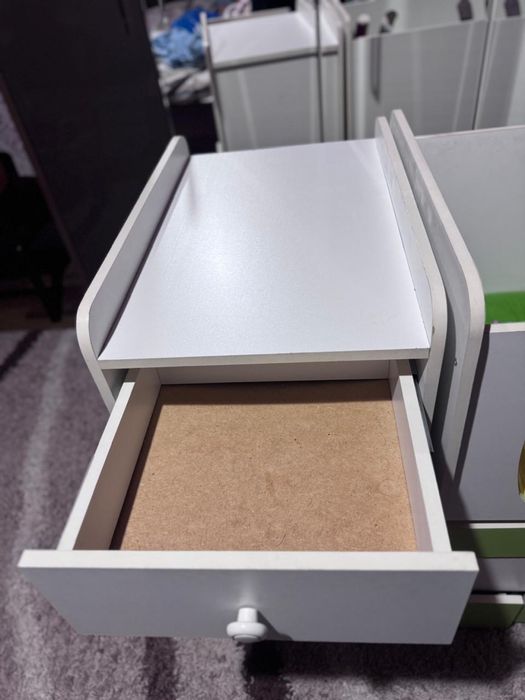 Продам детский кроват с тумбочкой