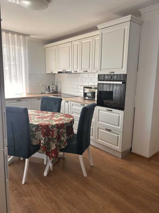 Apartament 4 camere | 2 băi | 2 balcoane | parcare | renovat | Oradea