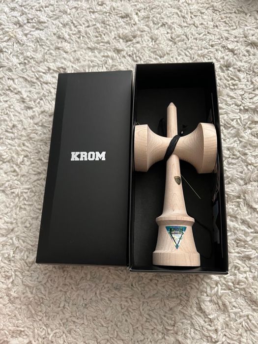 Kendama: Kitchen Tama (green maple) Miguel + Krom Lambo Ken