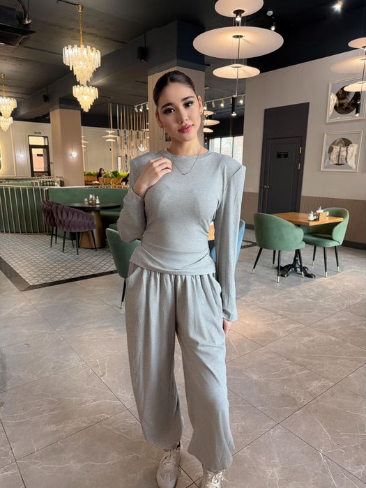 Продаю женскую двойку серую, черную 13.000 тг