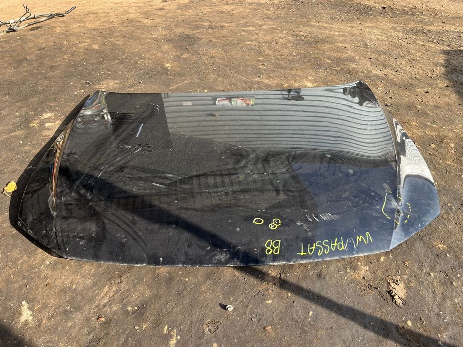 Преден капак за VW Passat B8 със забележка