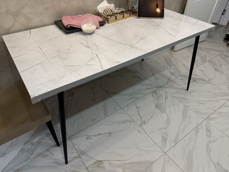 Стол кухонный большой