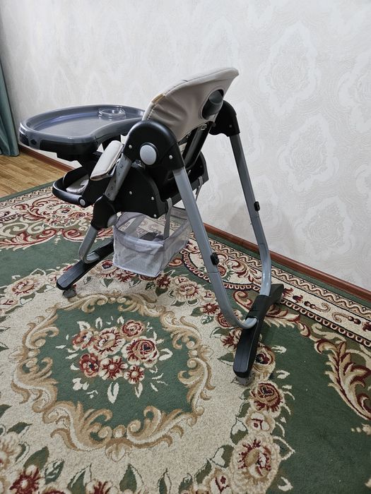 Продам столик для кормления. Шезлонг