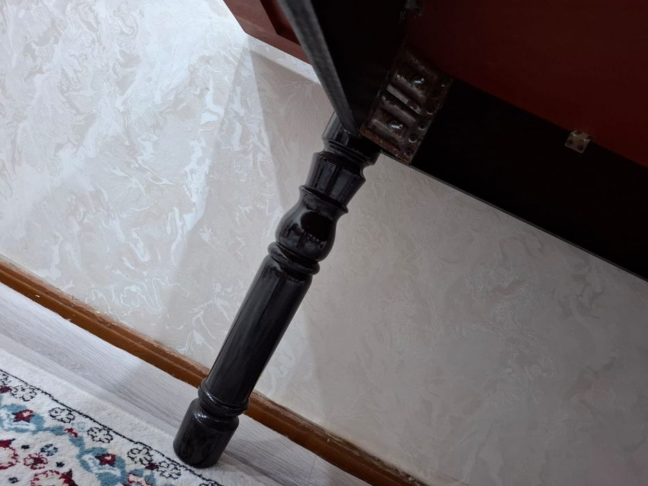 Стол с 8 стульям