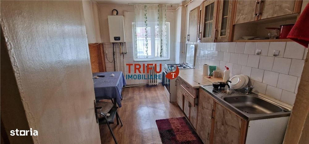 Apartament 3 camere etaj 1 zona  Liceul Sportiv