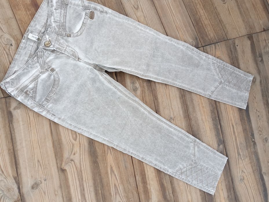Женские джинсы разные