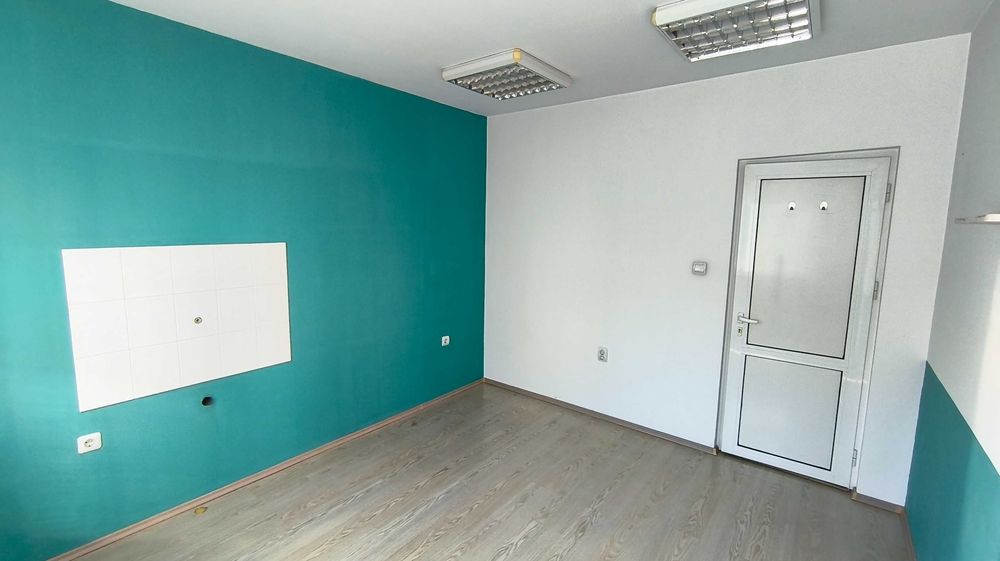 Дава се под наем Магазин в Стара Загора, Център - 50 кв.м за 306 € - Снимка #8