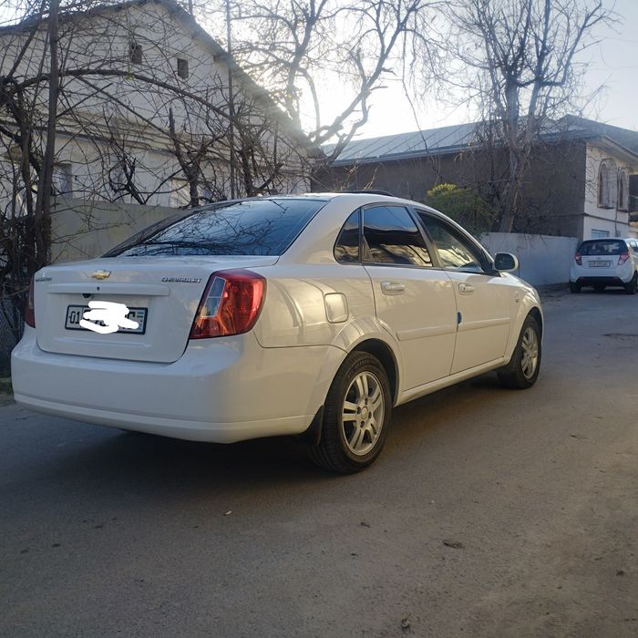 Lasetti 1.6 sotiladi gazda