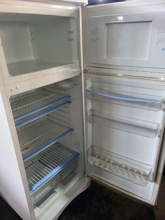 Продам холодильник индезит